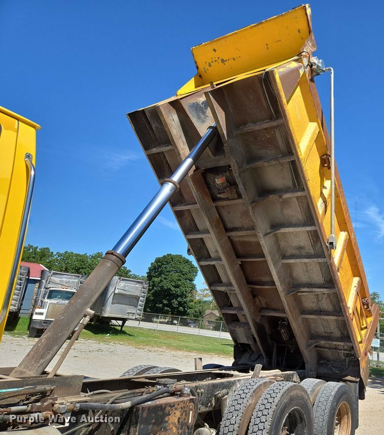 image for item DY0402 2007 Sterling L-Line dump truck