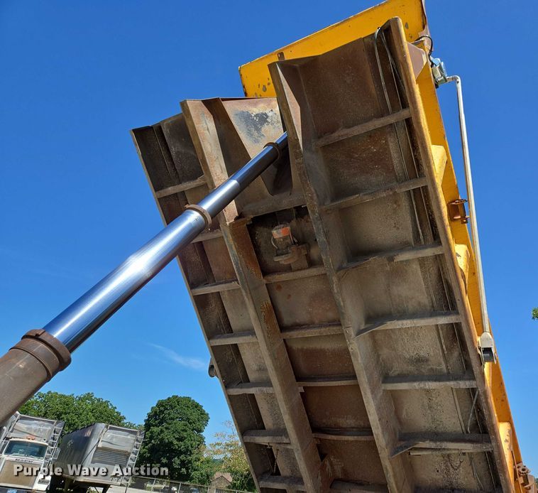 image for item DY0402 2007 Sterling L-Line dump truck