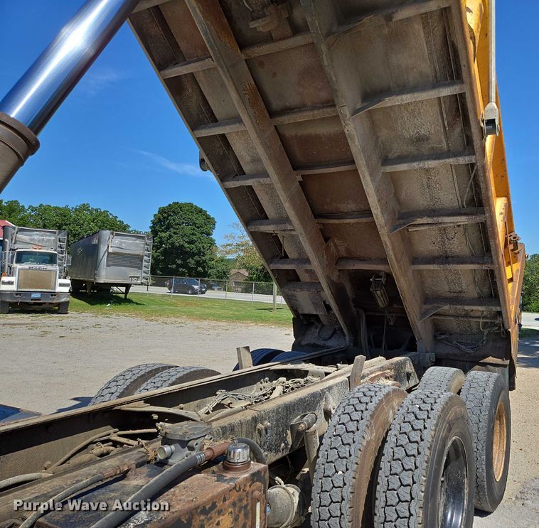 image for item DY0402 2007 Sterling L-Line dump truck