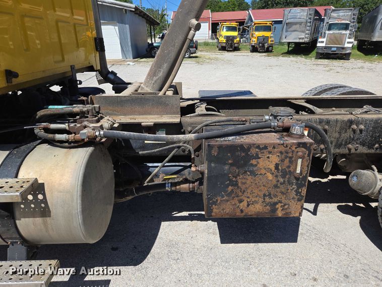 image for item DY0402 2007 Sterling L-Line dump truck