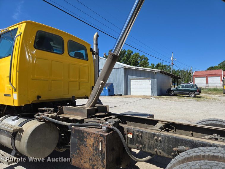 image for item DY0402 2007 Sterling L-Line dump truck