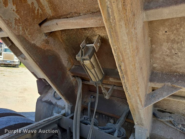 image for item DY0402 2007 Sterling L-Line dump truck