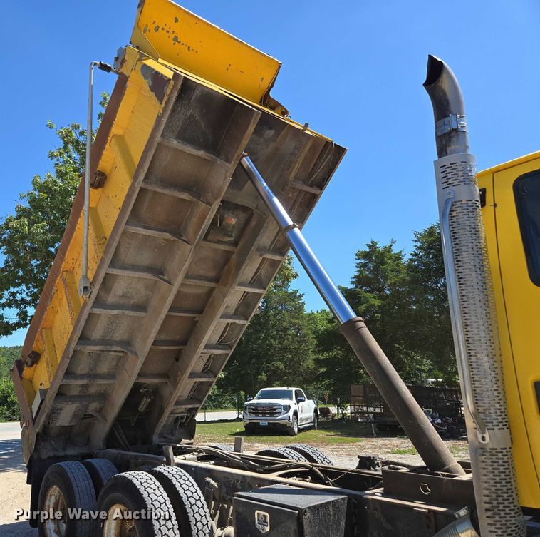 image for item DY0402 2007 Sterling L-Line dump truck