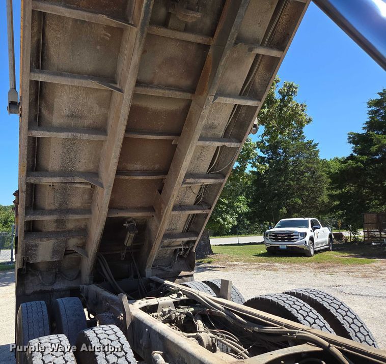 image for item DY0402 2007 Sterling L-Line dump truck