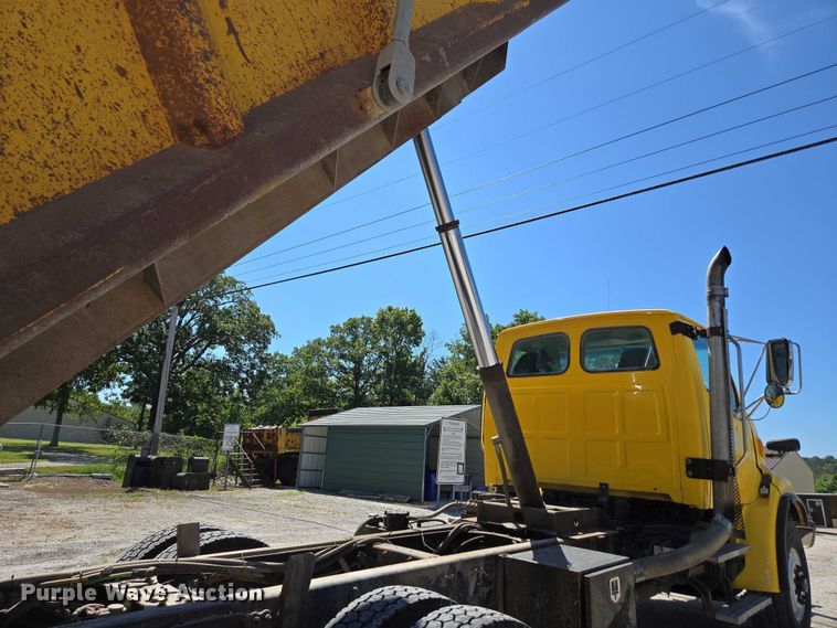 image for item DY0402 2007 Sterling L-Line dump truck