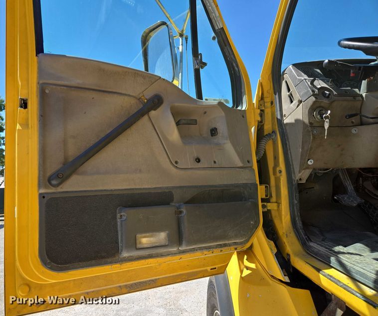 image for item DY0402 2007 Sterling L-Line dump truck