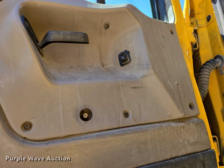 image for item DY0402 2007 Sterling L-Line dump truck