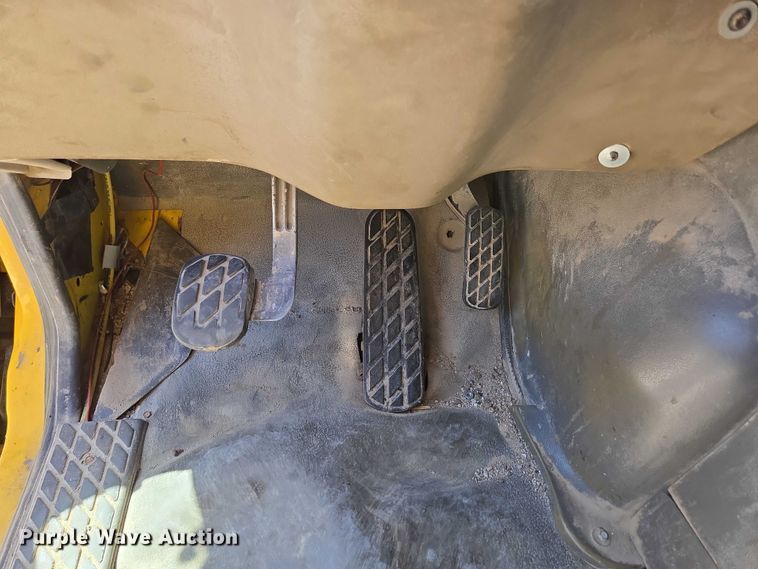 image for item DY0402 2007 Sterling L-Line dump truck