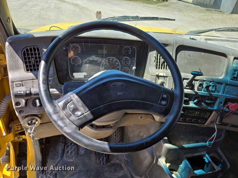 image for item DY0402 2007 Sterling L-Line dump truck