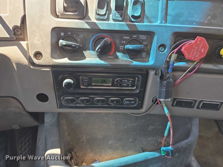 image for item DY0402 2007 Sterling L-Line dump truck