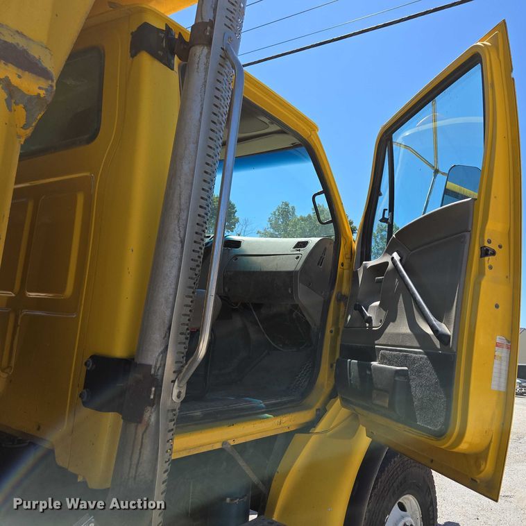 image for item DY0402 2007 Sterling L-Line dump truck