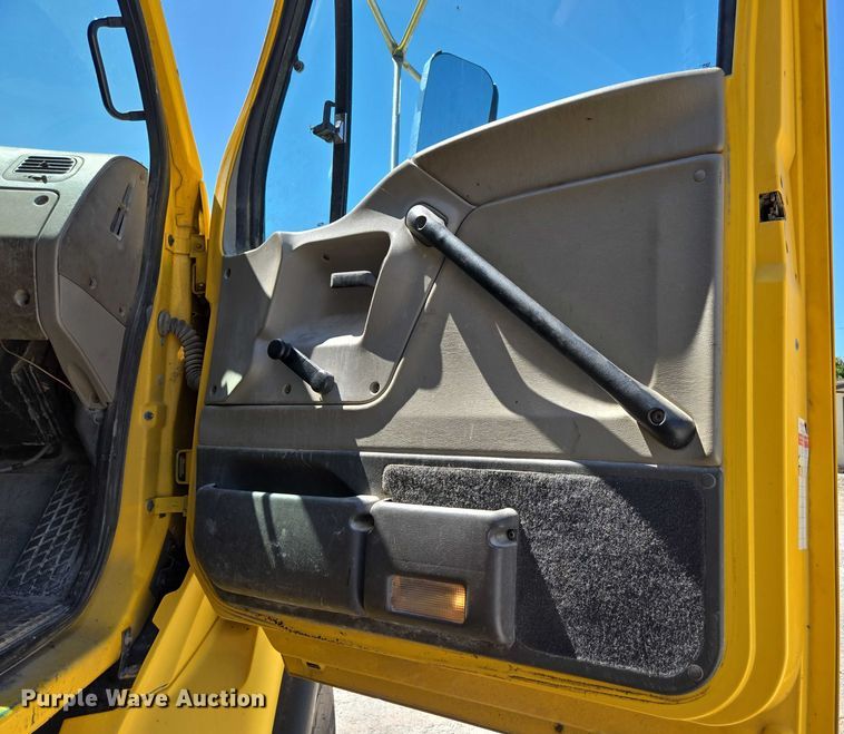 image for item DY0402 2007 Sterling L-Line dump truck