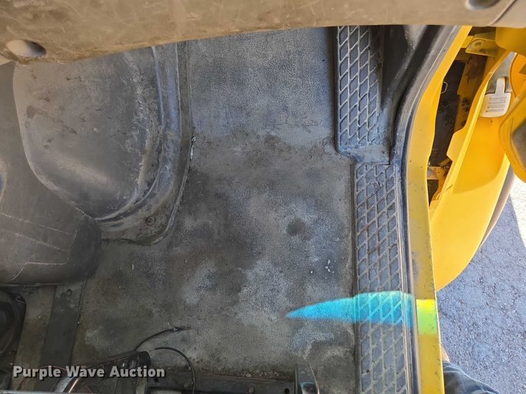 image for item DY0402 2007 Sterling L-Line dump truck