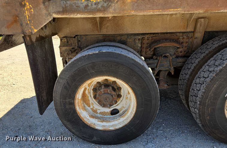 image for item DY0402 2007 Sterling L-Line dump truck