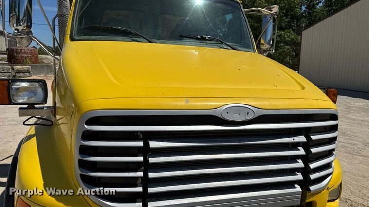 image for item DY0404 2009 Sterling L-Line dump truck