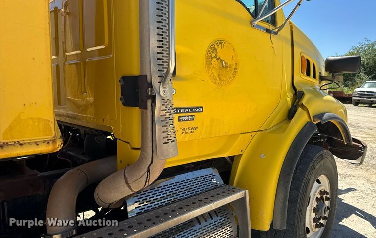 image for item DY0404 2009 Sterling L-Line dump truck