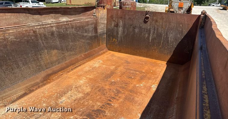 image for item DY0404 2009 Sterling L-Line dump truck