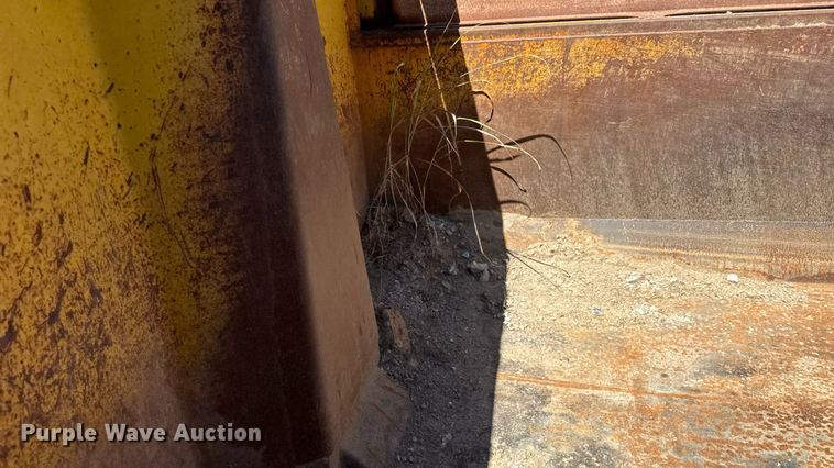 image for item DY0404 2009 Sterling L-Line dump truck