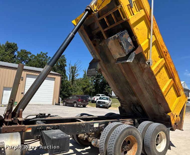 image for item DY0404 2009 Sterling L-Line dump truck