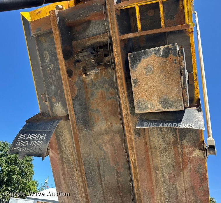 image for item DY0404 2009 Sterling L-Line dump truck