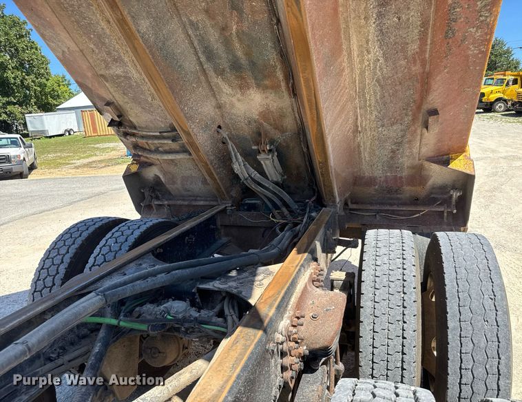 image for item DY0404 2009 Sterling L-Line dump truck