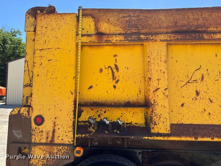 image for item DY0404 2009 Sterling L-Line dump truck