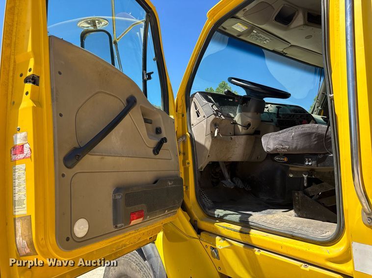 image for item DY0404 2009 Sterling L-Line dump truck