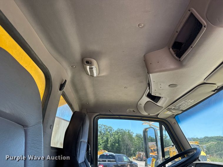 image for item DY0404 2009 Sterling L-Line dump truck