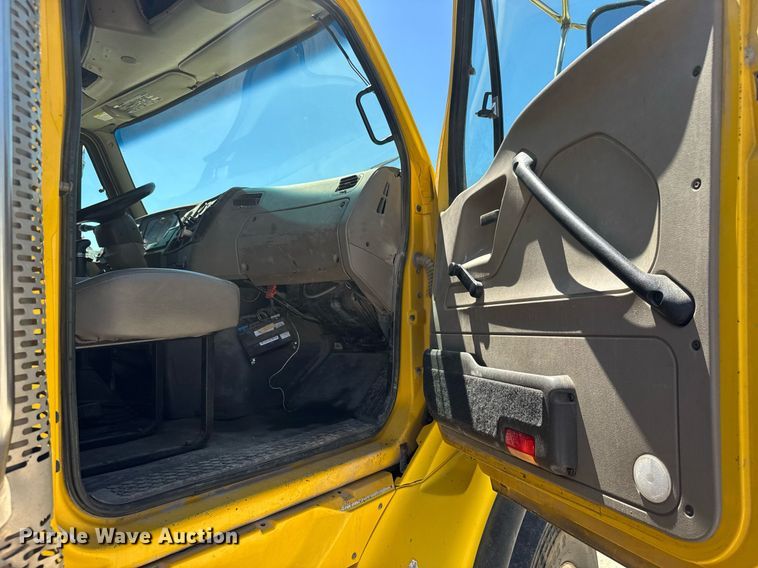 image for item DY0404 2009 Sterling L-Line dump truck