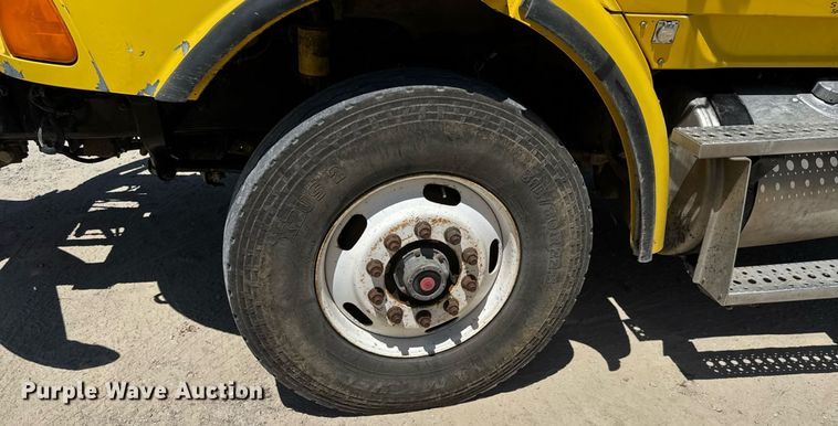 image for item DY0404 2009 Sterling L-Line dump truck