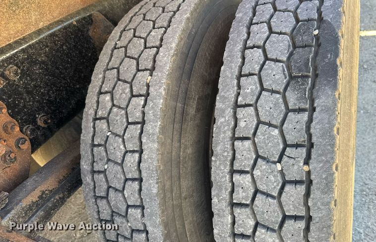 image for item DY0404 2009 Sterling L-Line dump truck