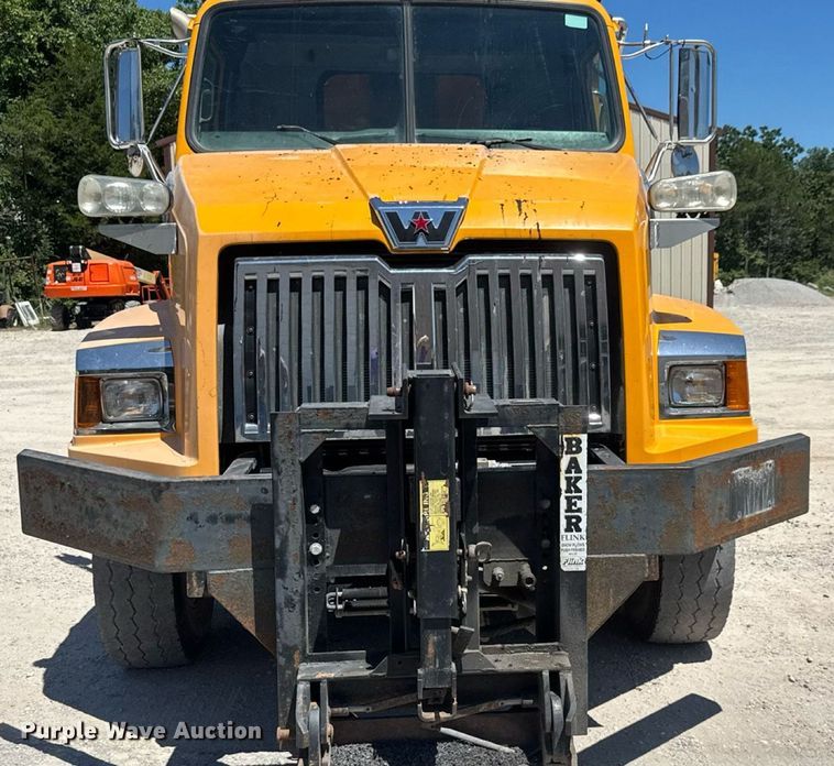 image for item DY0406 2014 Western Star 4700SB dump truck