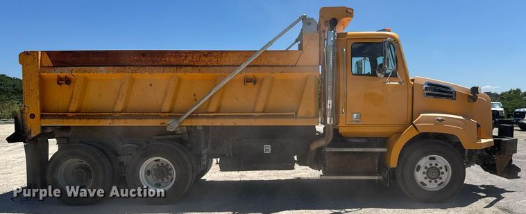 image for item DY0406 2014 Western Star 4700SB dump truck