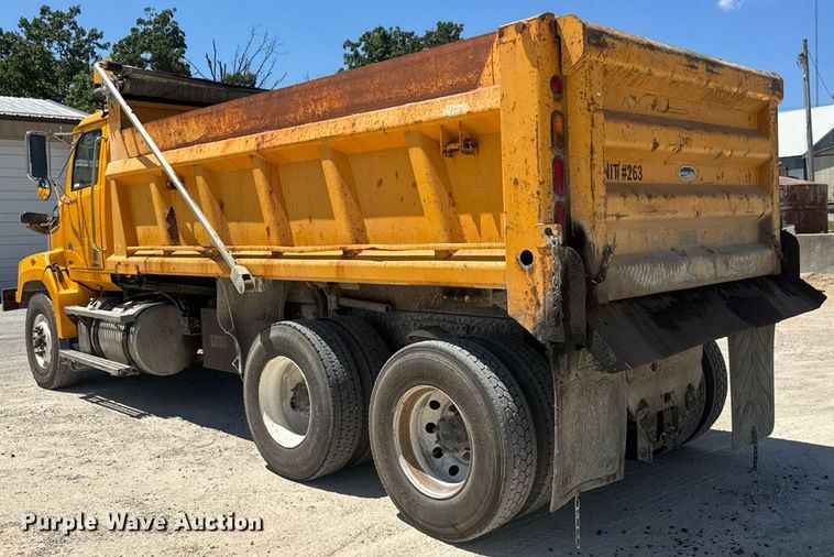 image for item DY0406 2014 Western Star 4700SB dump truck