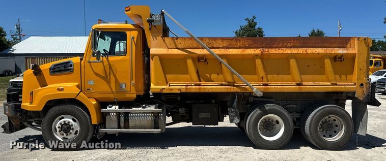 image for item DY0406 2014 Western Star 4700SB dump truck