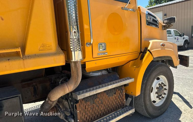 image for item DY0406 2014 Western Star 4700SB dump truck