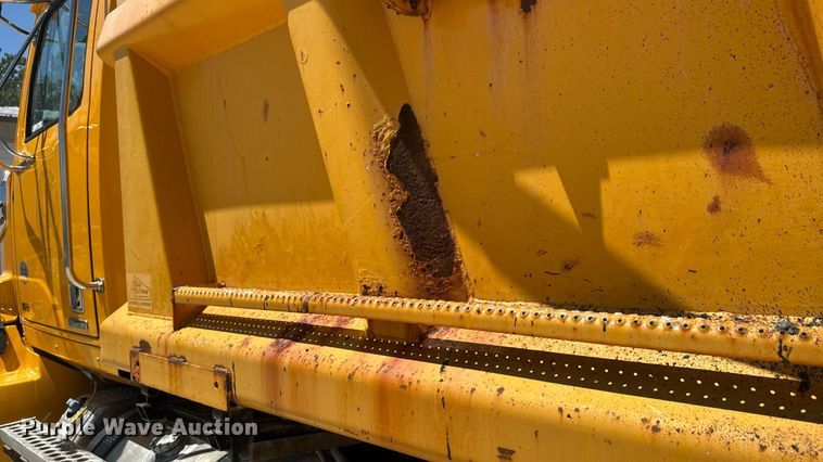 image for item DY0406 2014 Western Star 4700SB dump truck