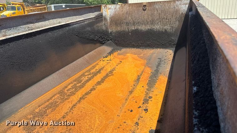 image for item DY0406 2014 Western Star 4700SB dump truck