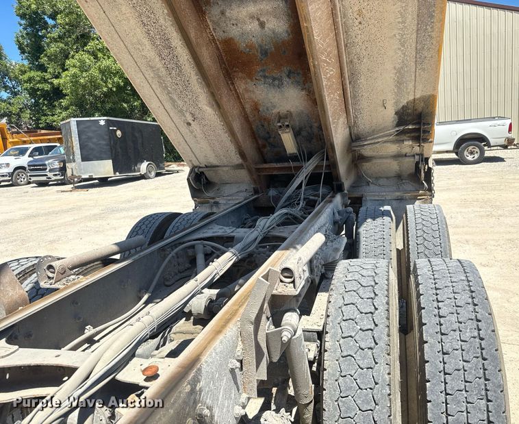 image for item DY0406 2014 Western Star 4700SB dump truck