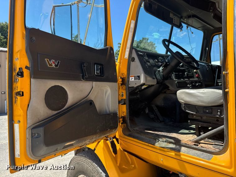 image for item DY0406 2014 Western Star 4700SB dump truck