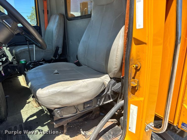 image for item DY0406 2014 Western Star 4700SB dump truck