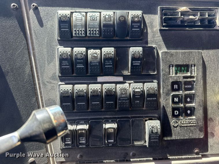 image for item DY0406 2014 Western Star 4700SB dump truck