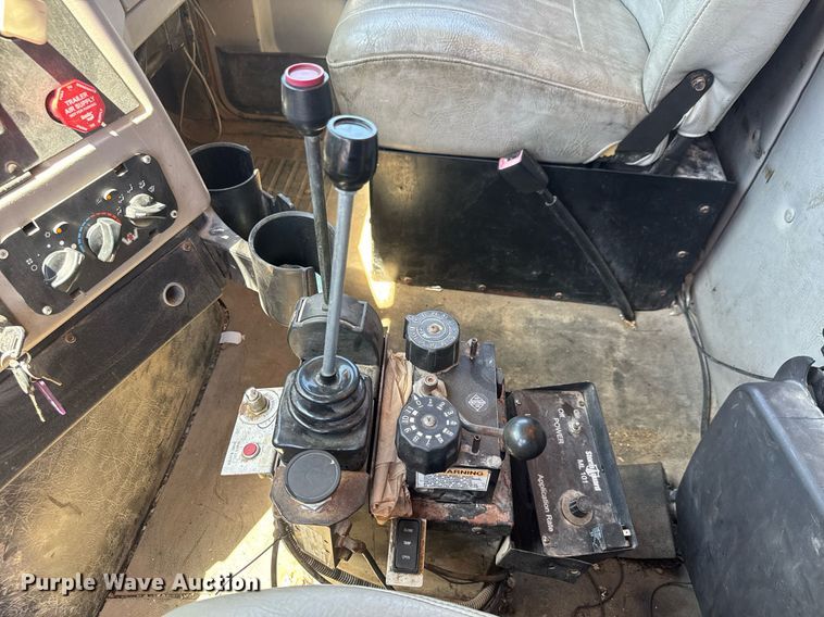 image for item DY0406 2014 Western Star 4700SB dump truck