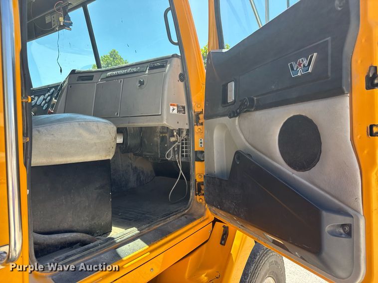 image for item DY0406 2014 Western Star 4700SB dump truck