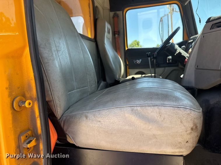 image for item DY0406 2014 Western Star 4700SB dump truck