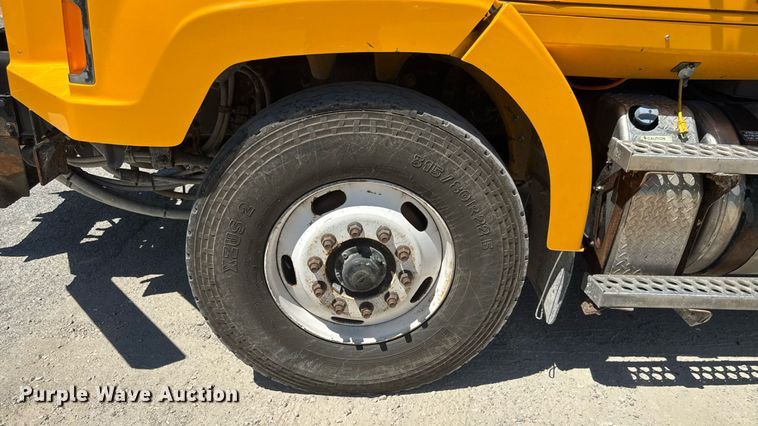 image for item DY0406 2014 Western Star 4700SB dump truck