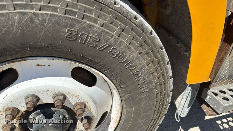 image for item DY0406 2014 Western Star 4700SB dump truck