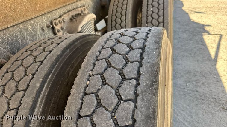 image for item DY0406 2014 Western Star 4700SB dump truck