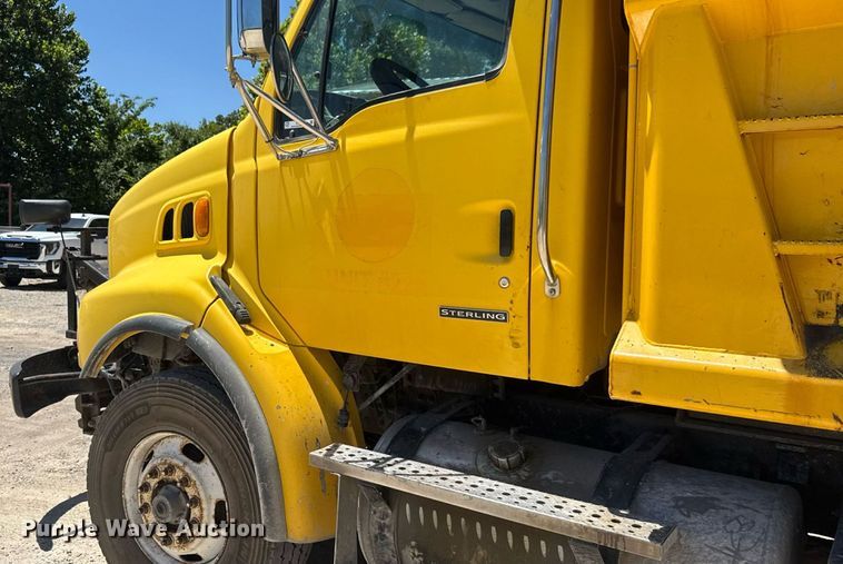 image for item DY0407 2007 Sterling L-Line dump truck