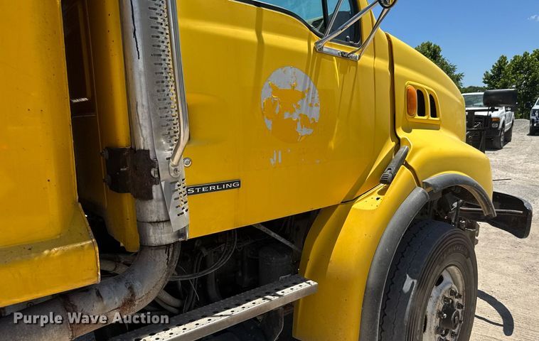 image for item DY0407 2007 Sterling L-Line dump truck